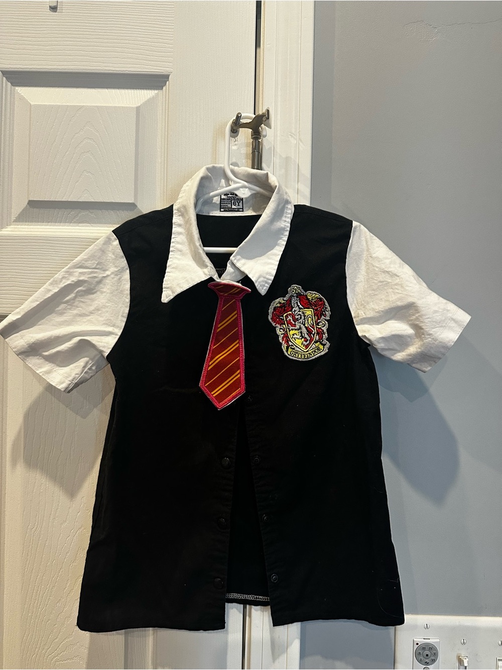 Gryffindor Patch Black & White Short Sleeve Shirt with Tie Detail